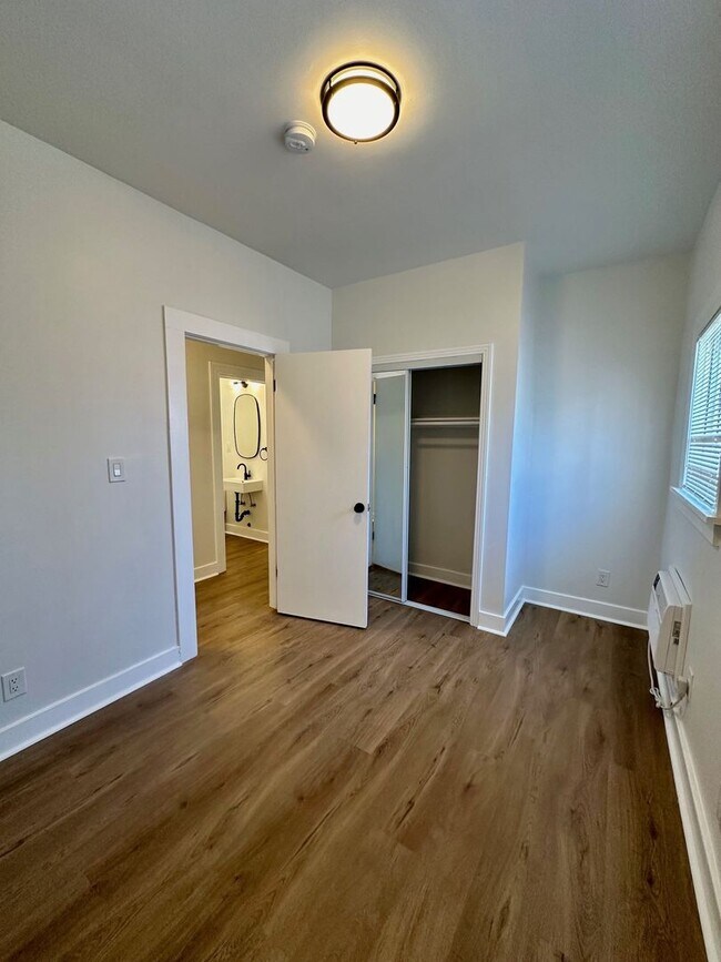 Building Photo - Nestled in the vibrant heart of Los Angeles, CA. This 2 Bedroom 2 Bath Won't Last Long!