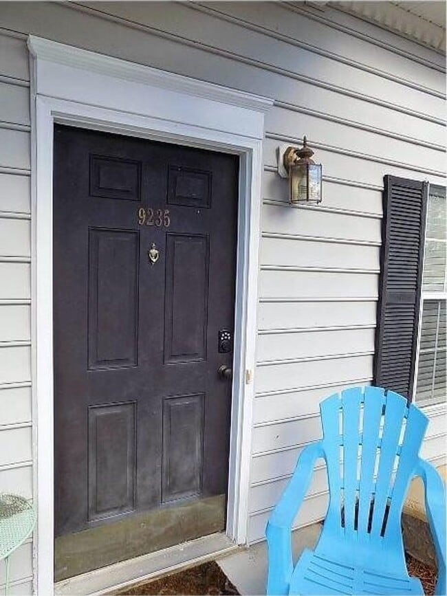 Building Photo - Spacious Condo with Expansive Pond Views