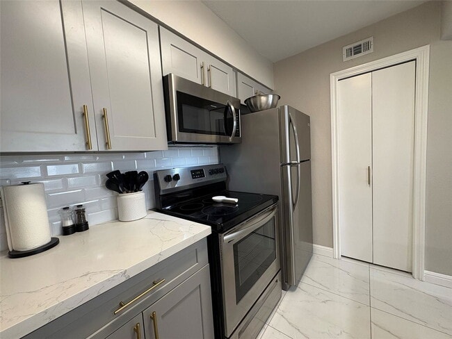 Building Photo - 12500 Melville Dr