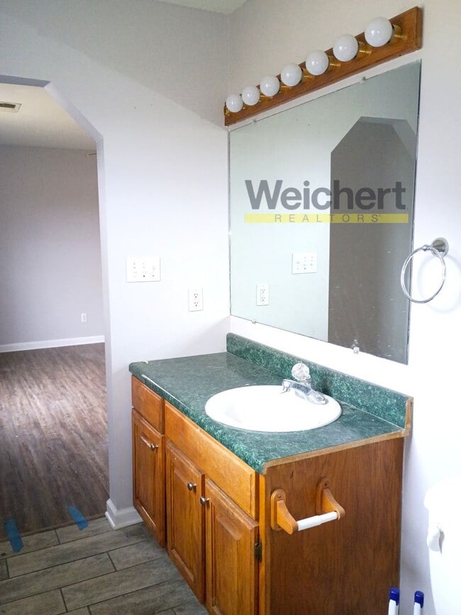 Building Photo - Spacious 3BR/2BA with Carport & Large Yard