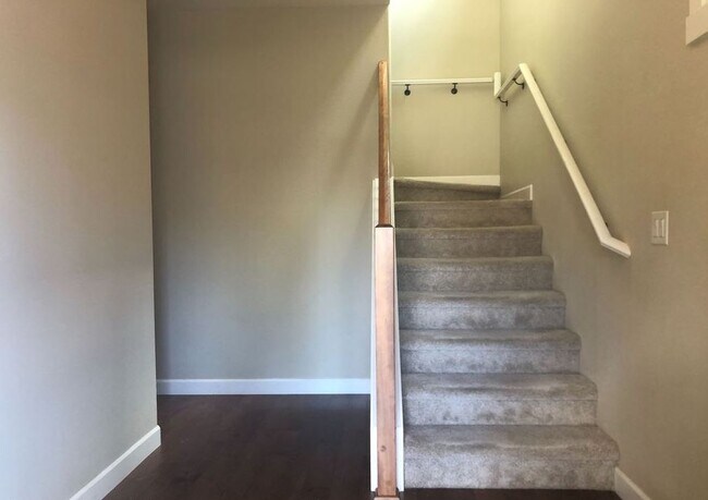 Building Photo - 7429 NE 58th Way