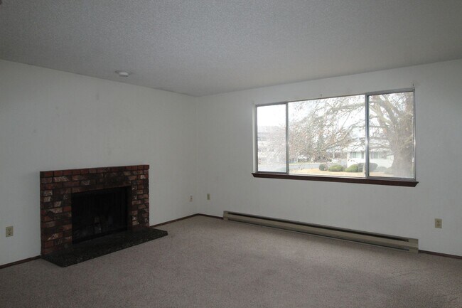 Building Photo - 6806 N Hamilton St