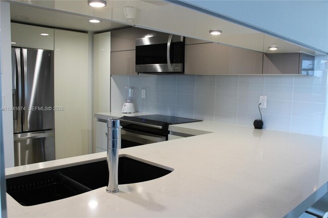 Building Photo - 650 West Ave