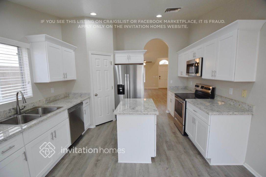 Building Photo - 6928 E Madero Ave