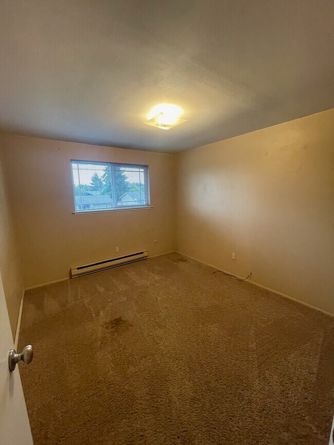Building Photo - 1017 N Viewmont Dr