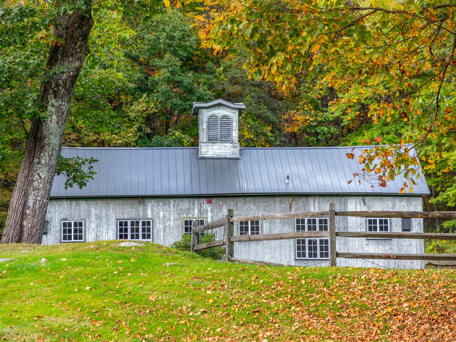 Building Photo - 379 Lake Rd