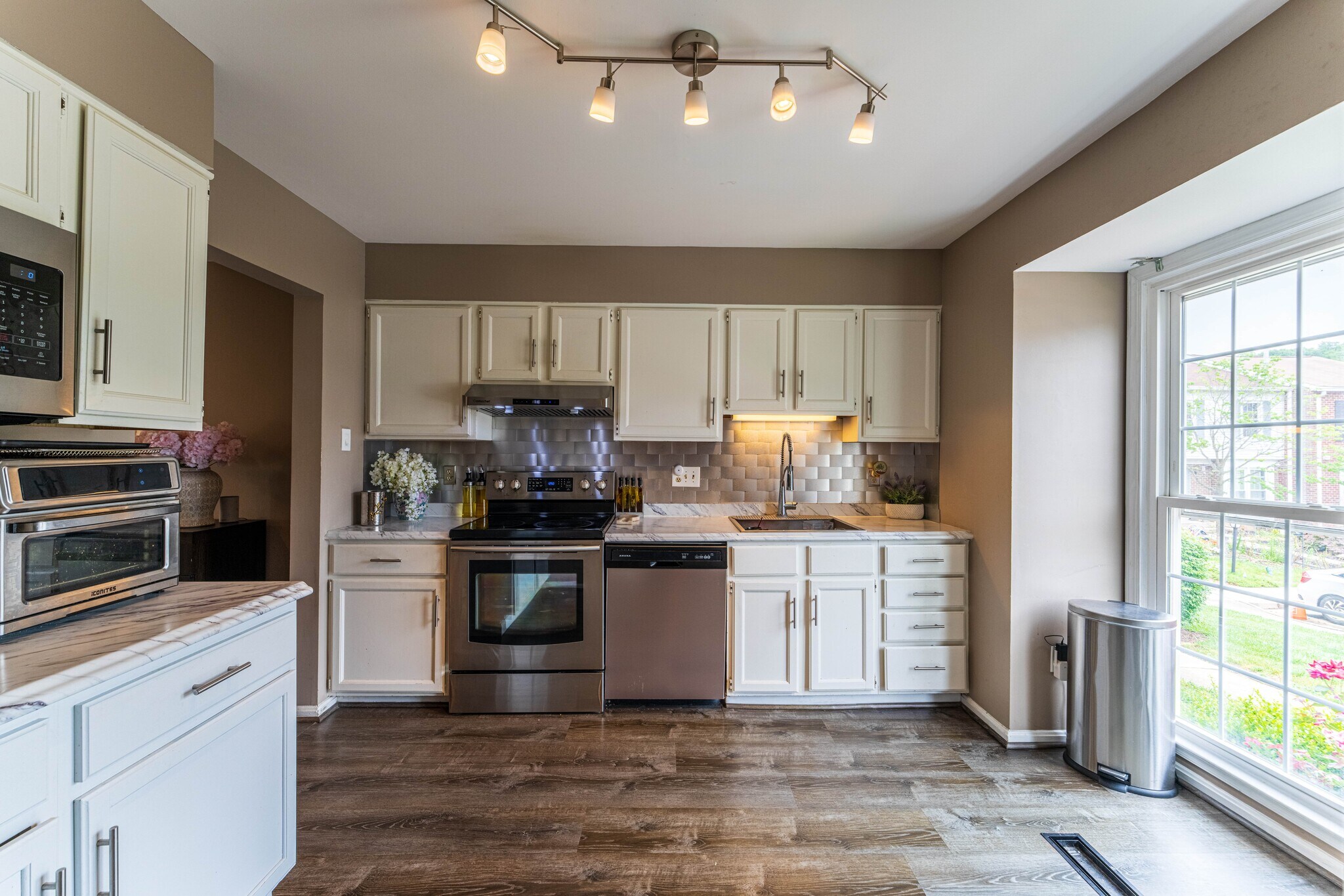 Building Photo - 4522 Sparrow Ct