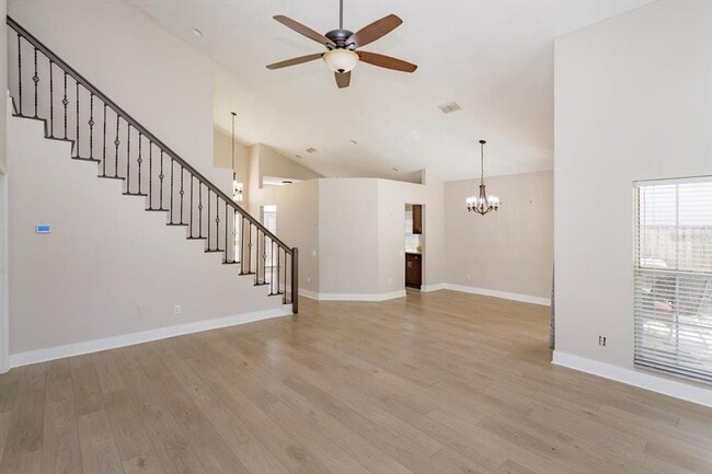 Building Photo - 836 Garden Glen Loop