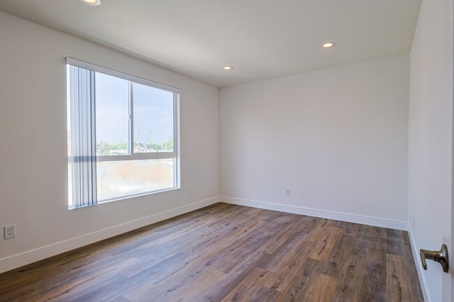 Building Photo - 5932 Lemp Ave