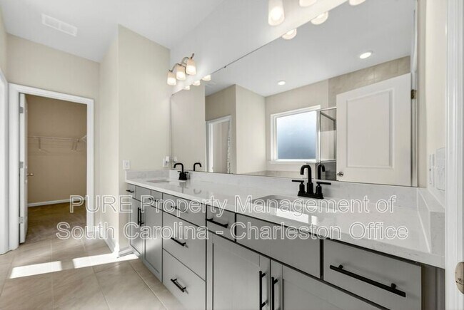 Building Photo - 102 Winding Grv Ln