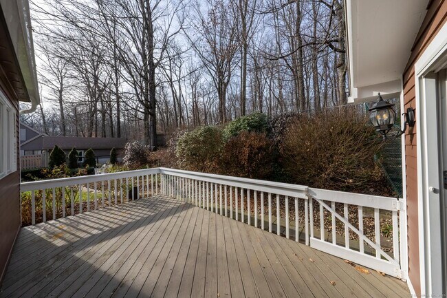 Building Photo - 10 Woodland Ter 1