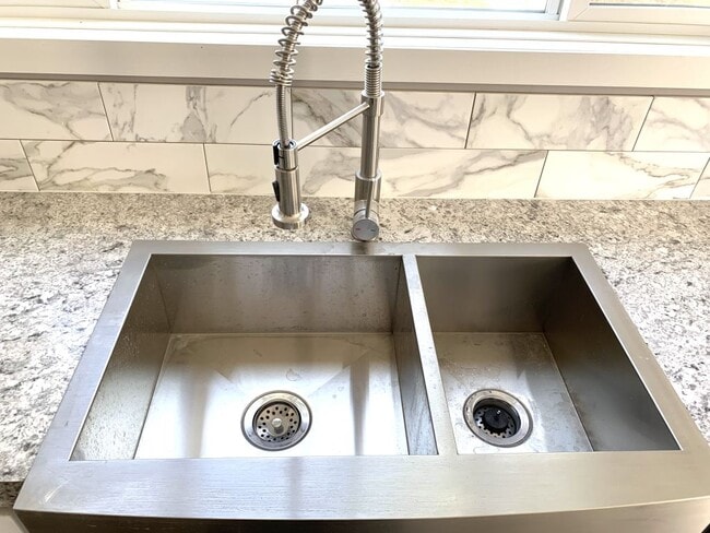 Building Photo - 147 Woodland Dr