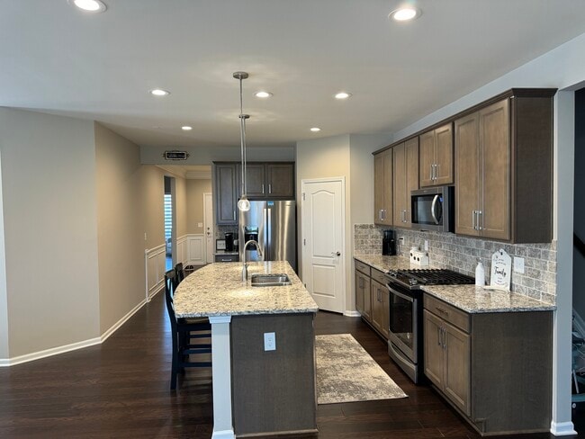 Building Photo - 50044 Norfolk Ct