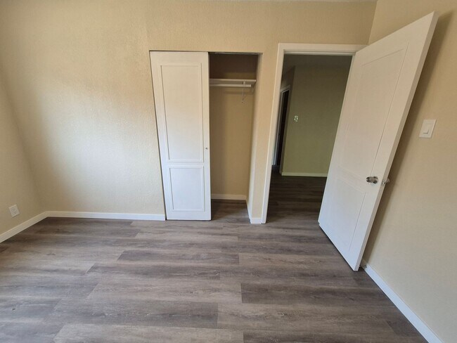 Building Photo - 4018 Sunrise Cove Dr