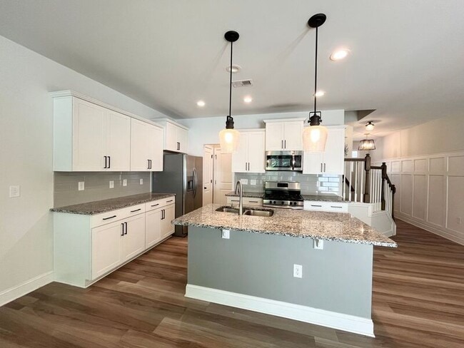 Building Photo - 1005 Longitude Dr