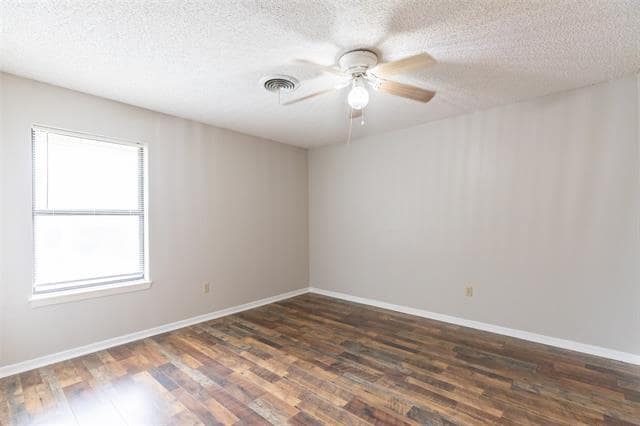 Building Photo - 3826 Crest Way