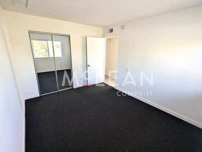 Building Photo - Spacious 3BR/2BA Home for Rent in Beautiful Palm Springs