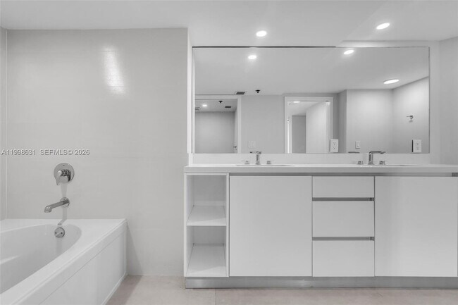Building Photo - 251 Crandon Blvd