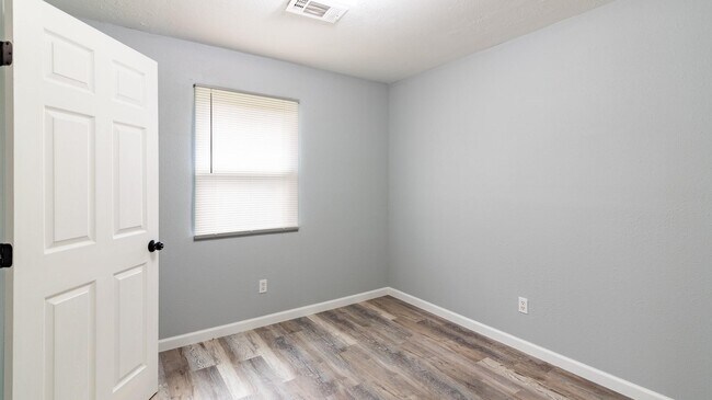 Building Photo - 2036 County Rd 3434N