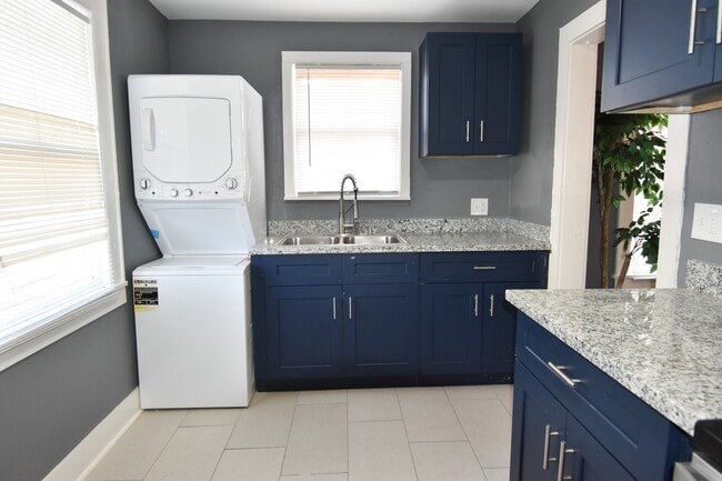 Building Photo - 807 7th St