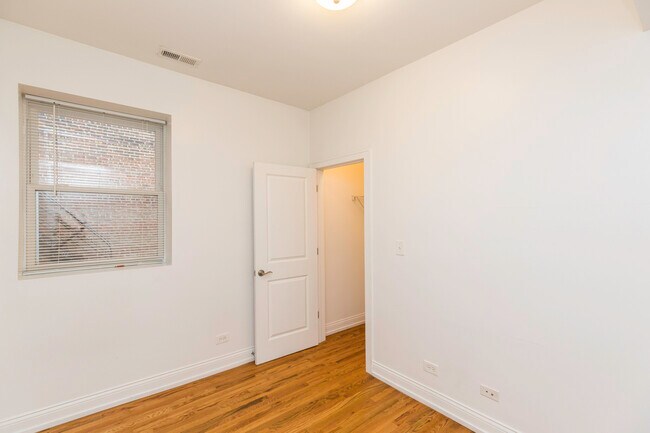 Building Photo - 4044 N Milwaukee Ave