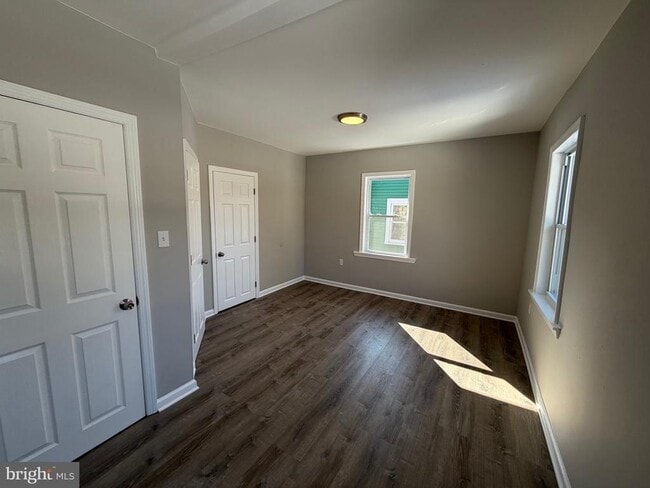 Building Photo - 317 W Broad St