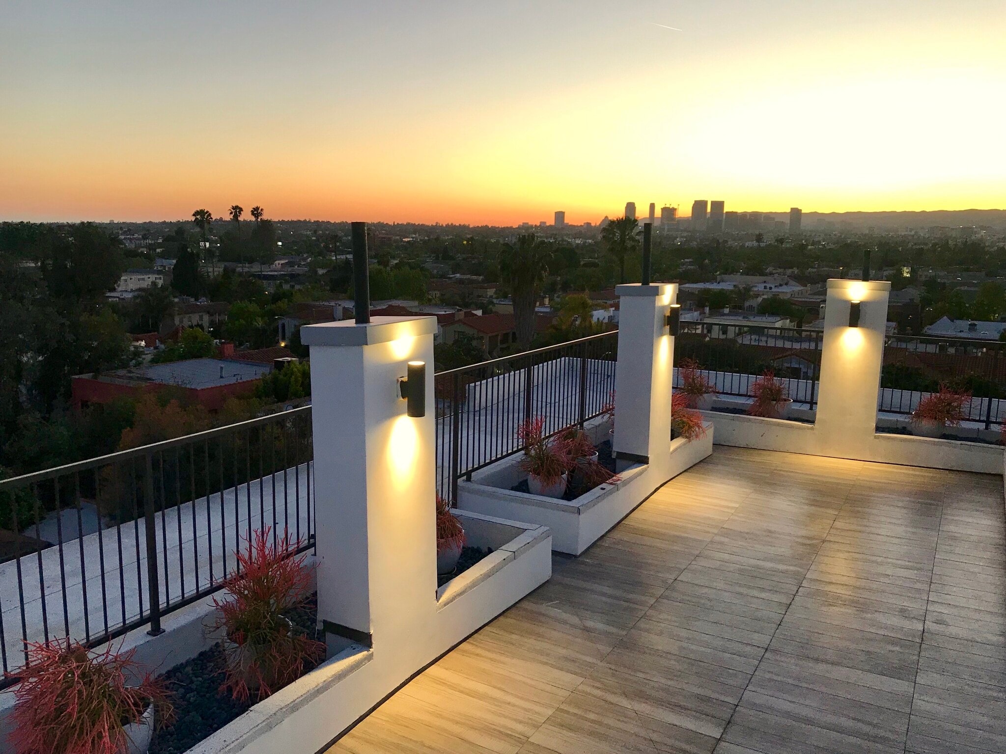 Skydeck Sunset - 1127 Spaulding S Ave
