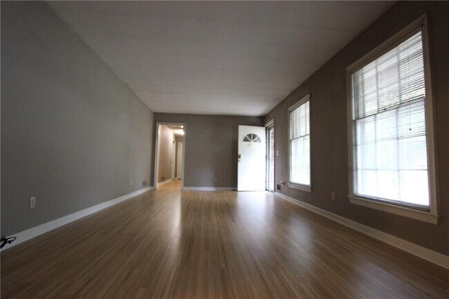 Building Photo - 2944 Piedmont Dr
