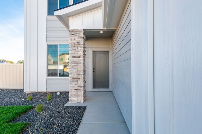Building Photo - New 4 Bed 2.5 Bath House in Star
