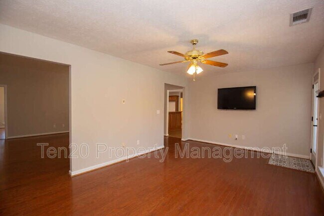 Building Photo - 177 Richardson Rd