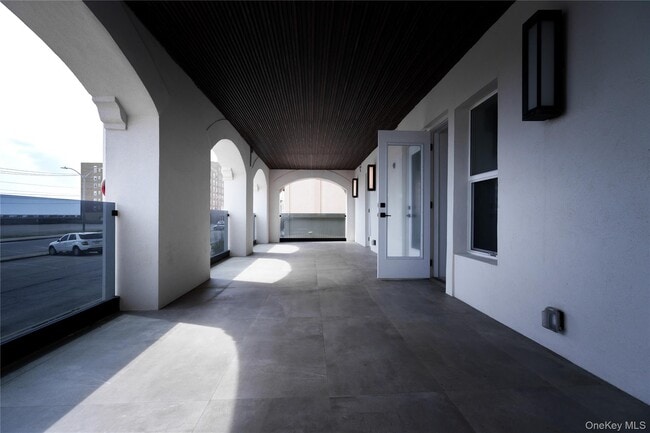 Building Photo - 1-31H W Broadway