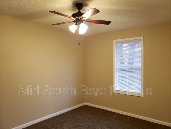 Building Photo - 26 Hiland Pl