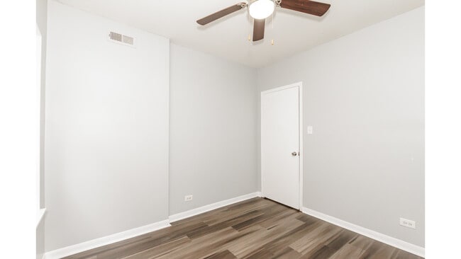 Building Photo - 2400 N Kilbourn Ave