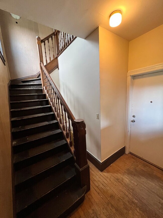 Building Photo - 2207 W 3rd St