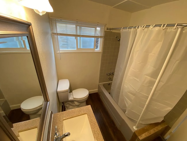 Building Photo - 3106 E 15th St