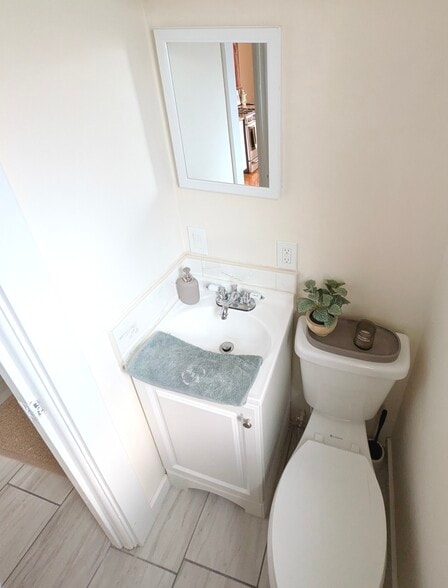 Building Photo - 850 S Osage St