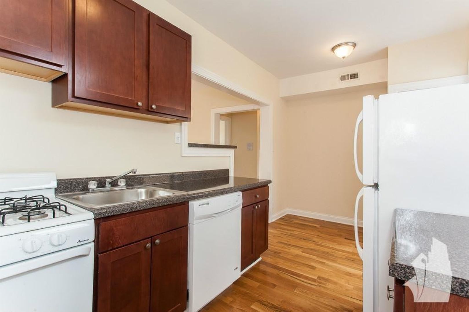 Building Photo - 1420 W Byron St