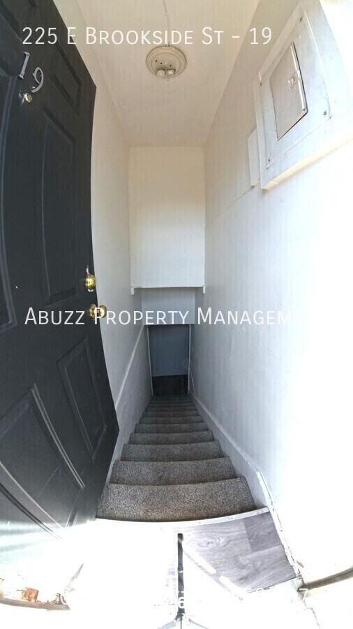 Building Photo - 225 E Brookside St