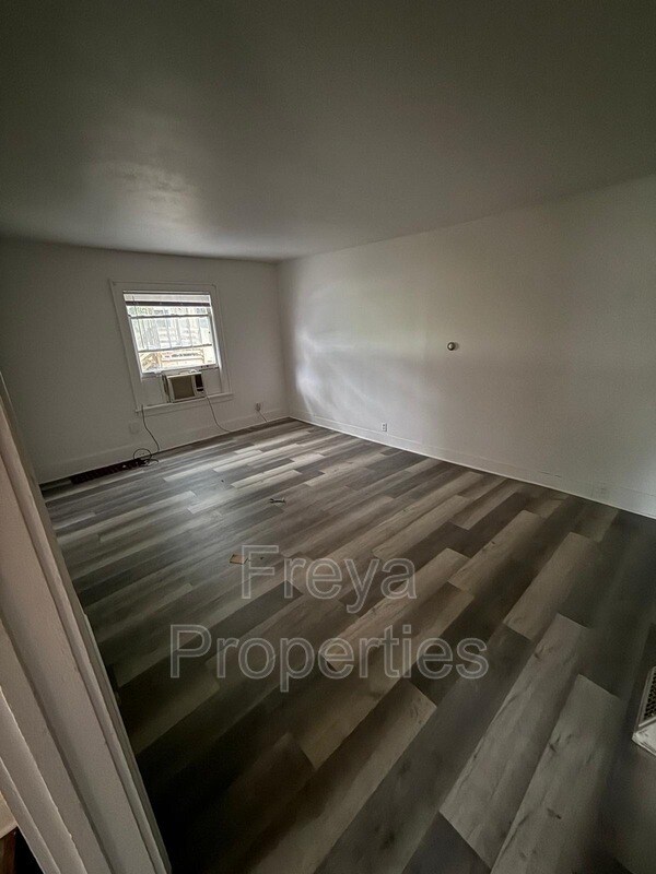 Building Photo - 1206 39th St