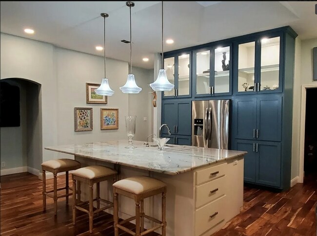 Building Photo - 5922 Hart Fld