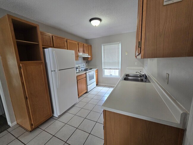 Building Photo - 6338 Rhemish Dr