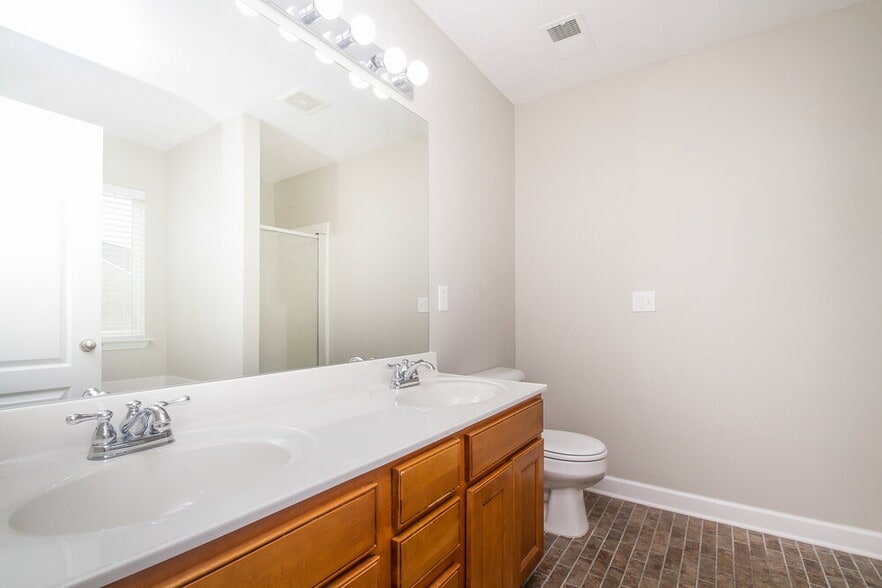 Building Photo - 904 Summercrest Cove