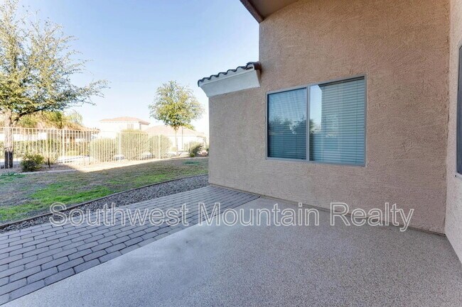 Building Photo - 2070 E Indigo Dr