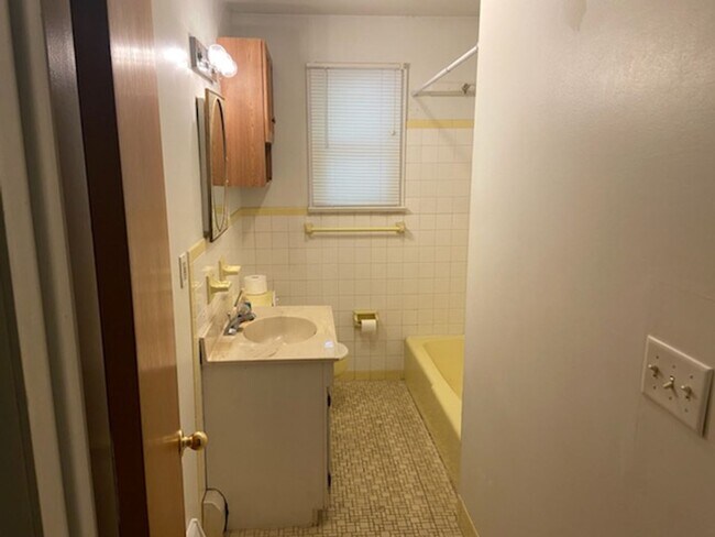 Building Photo - 730 Lonely Cottage Rd