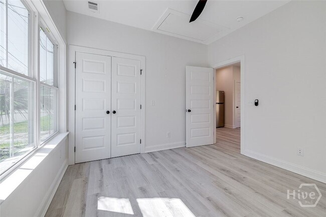 Building Photo - 1619 Le Grand St