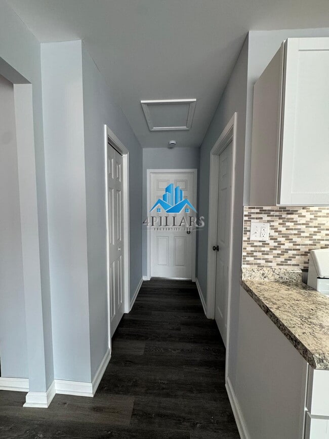 Building Photo - "Beautiful 3-Bedroom Retreat with 2 Baths ...