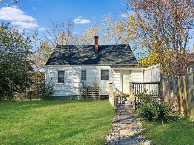 Building Photo - **HOLIDAY MOVE IN SPECIAL: $200 OFF 1st MO...
