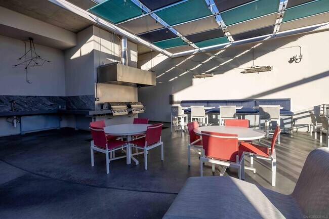 Building Photo - 1050 Island Ave