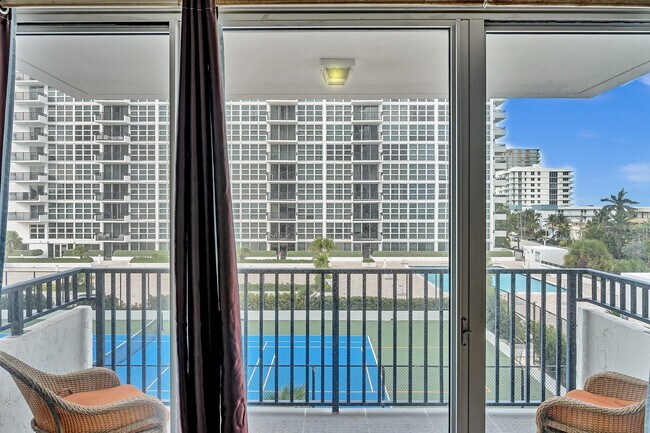 Building Photo - 525 N Ocean Blvd