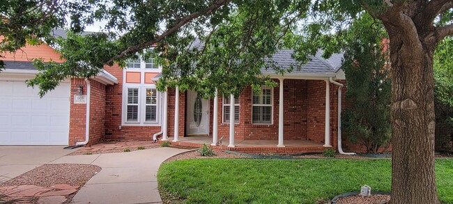 Building Photo - AMAZING NORTHEAST UPDATED 4 BEDROOM HOME